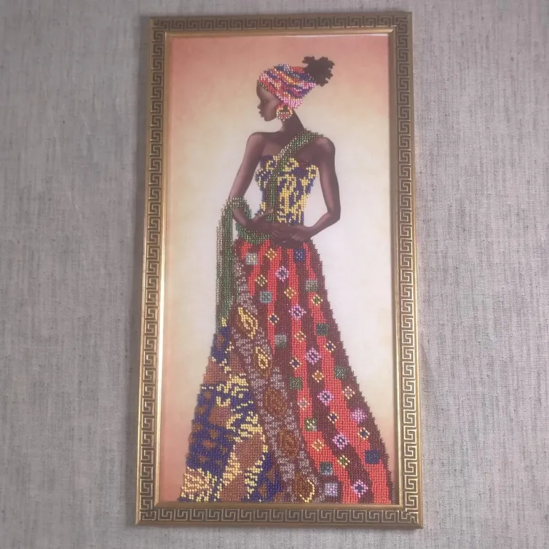 Картина вышитая бисером, африканка