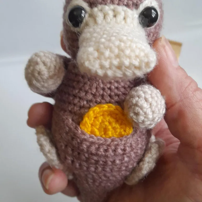 Вязаная игрушка Нюхлер