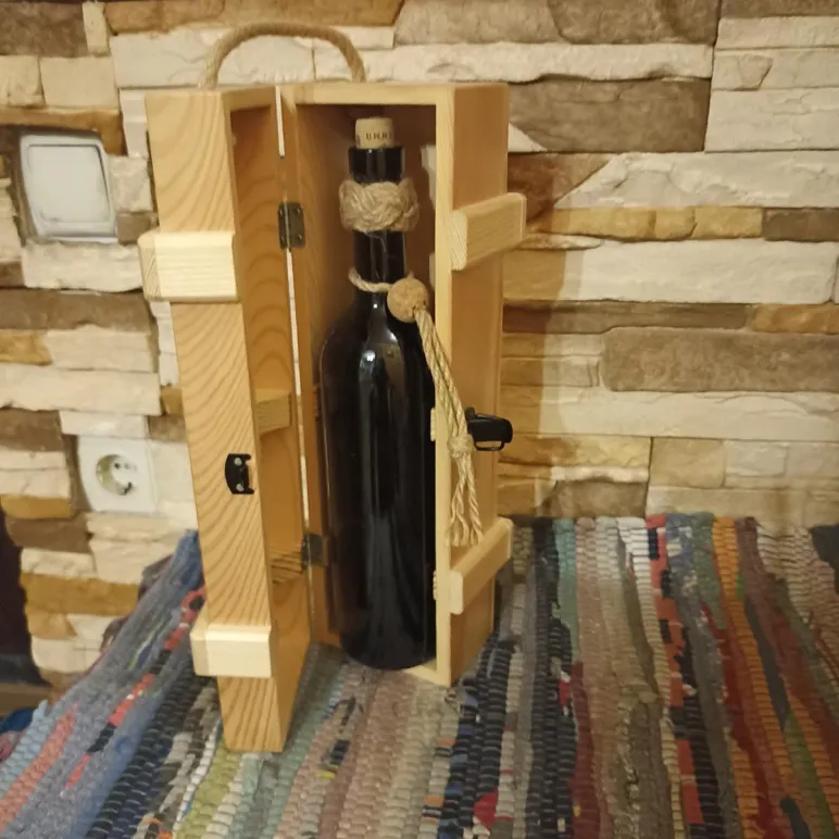 Ящик.Подарочная упаковка для винной емкости объемом 0,7 литра