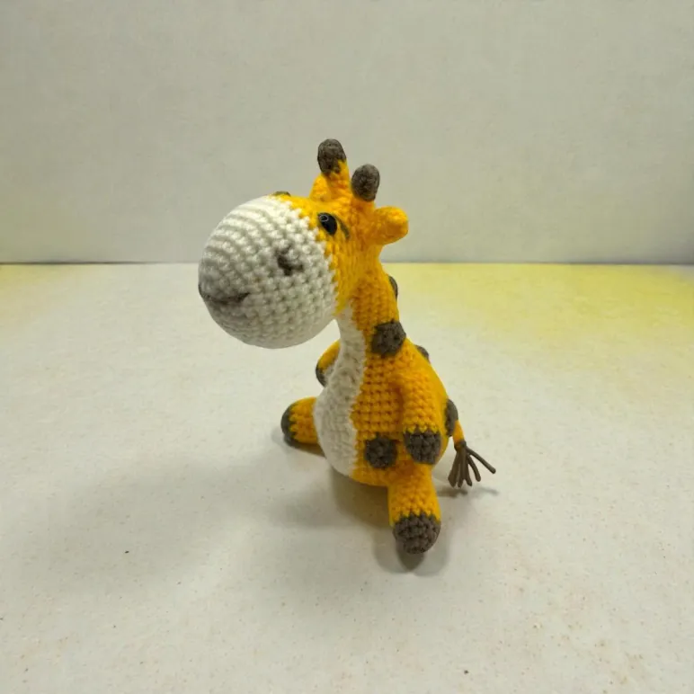 Вязаная игрушка Жираф
