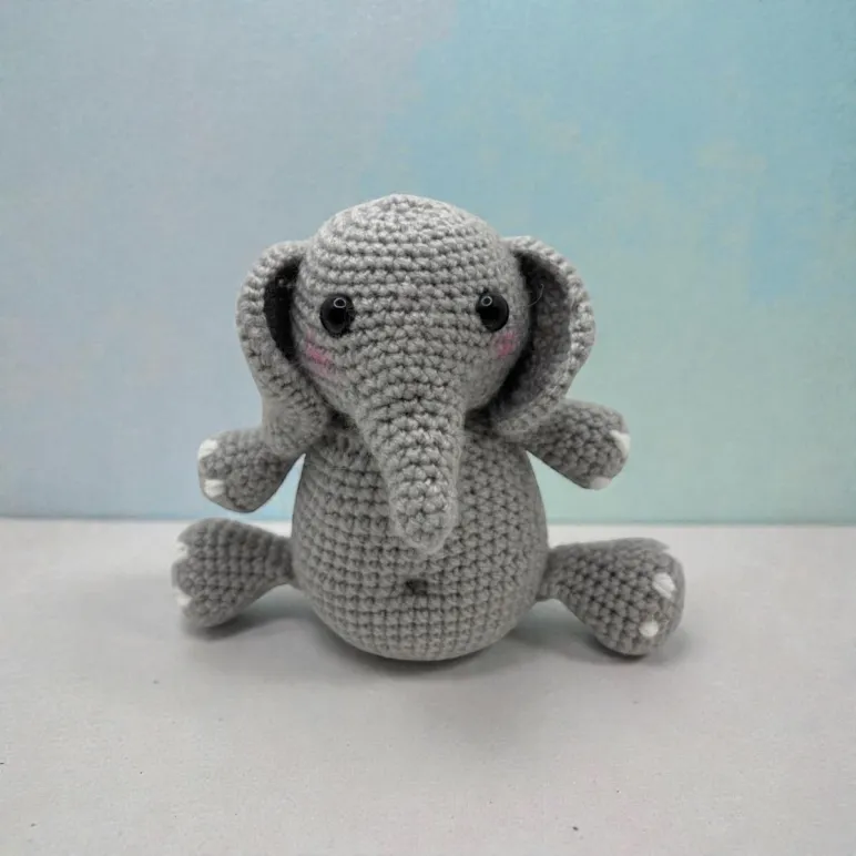 Слоненок вязаный крючком