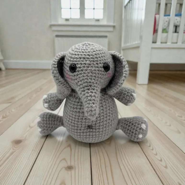 Слоненок вязаный крючком