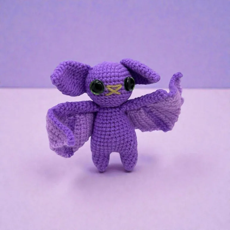 Вязаная игрушка Летучая мышка