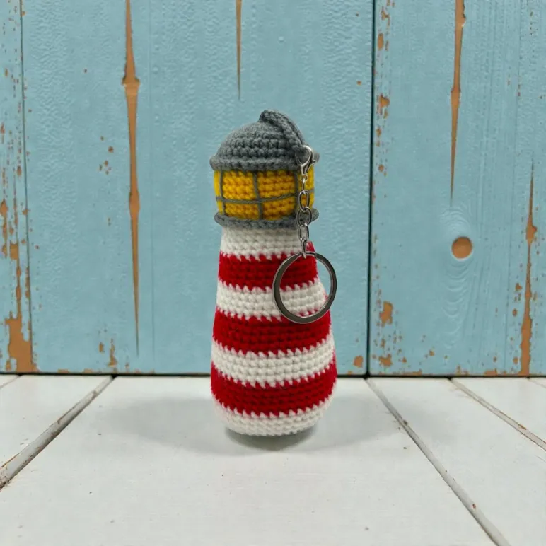 Брелок Маяк вязаный крючком