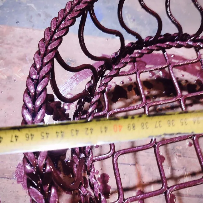 Кованая подставка для цветов