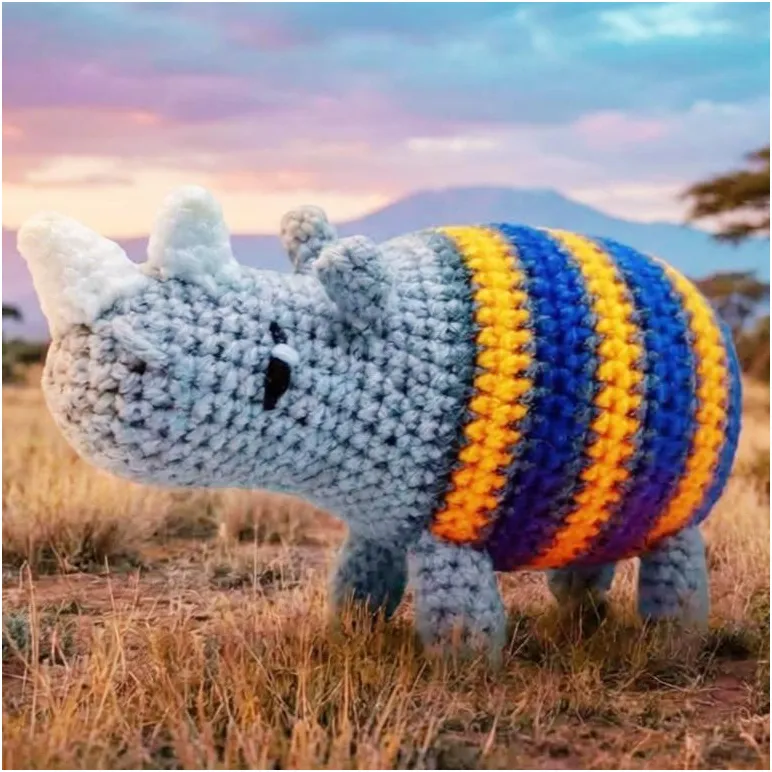 Вязаная игрушка Носорог