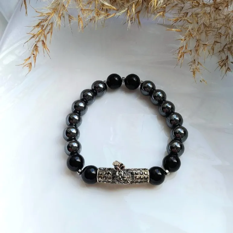 Мужской браслет с черным ониксом и гематитом.