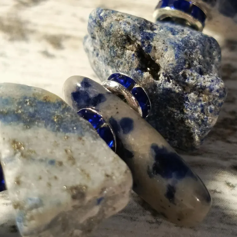 Браслет из лазурита и содалита