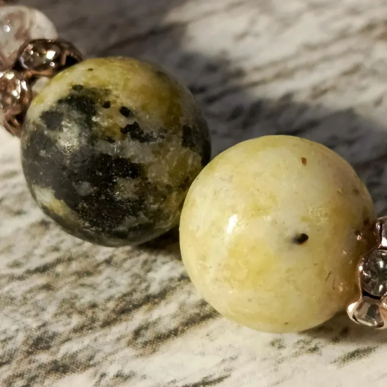 Браслет из серпентинита с хрусталем