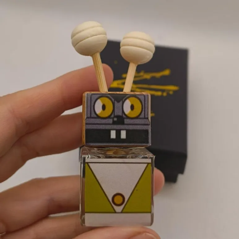 Оригинальный подарок автопарфюм "робот-заяц"