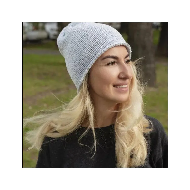 Голубая шапка-бини ручной вязки осень/весна