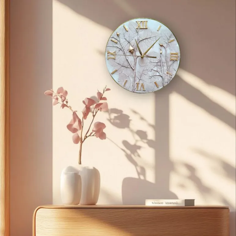 ,, Бутоны роз " часы с барельефом розы.