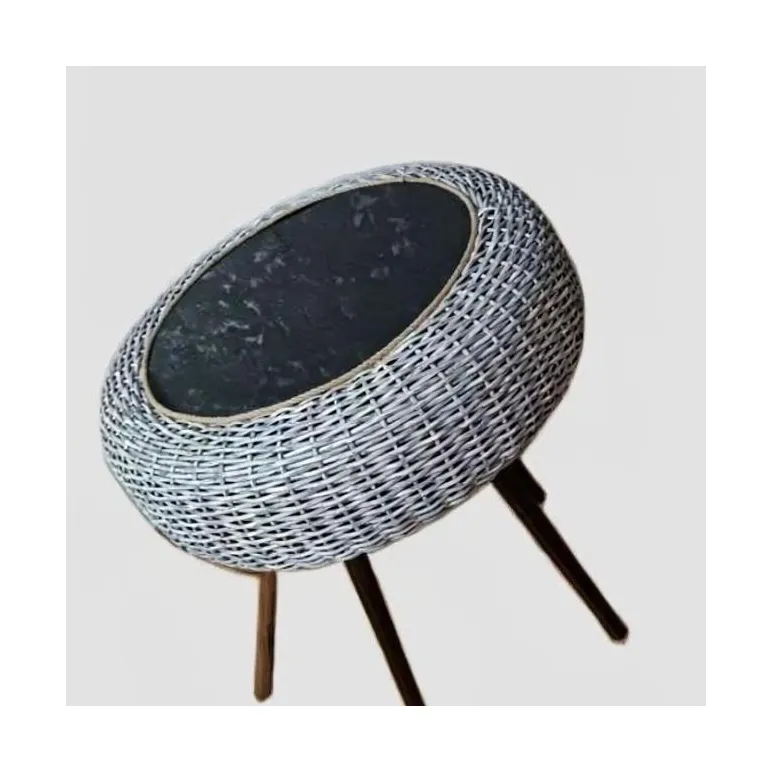 Стол из ротанга ручной работы