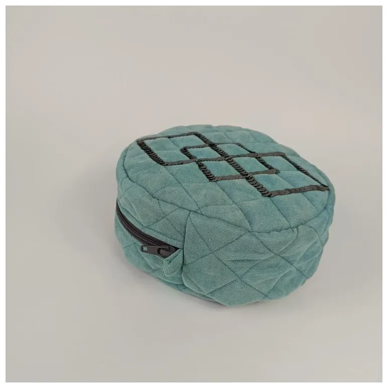 Косметичка ручной работы, с вышивкой, текстильная