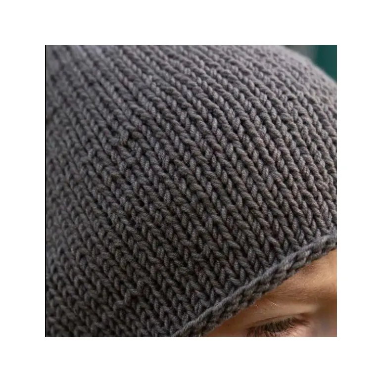 Графит/серая шапка-бини ручной вязки осень/весна
