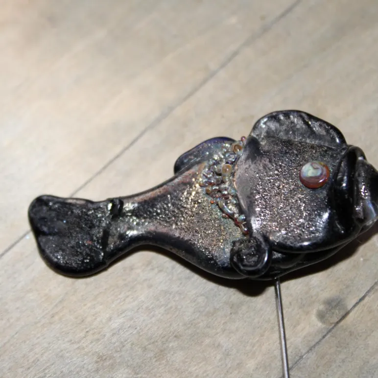 Брошь рыбка