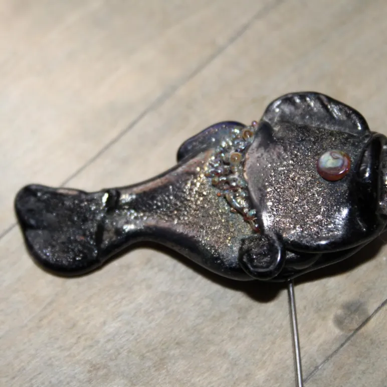 Брошь рыбка