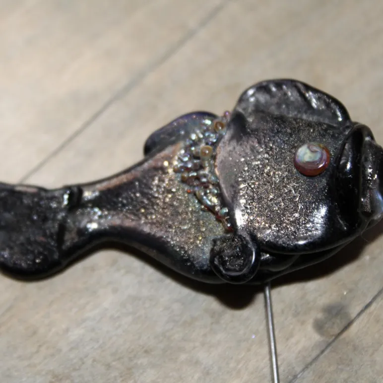 Брошь рыбка