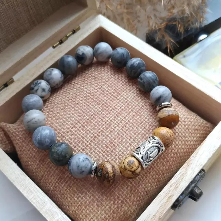 Мужской браслет с яшмой и руной Тейваз