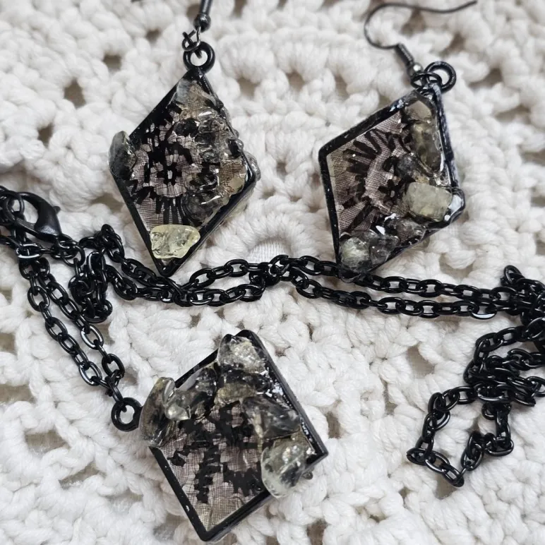 Комплект серьги и кулон ручной работы