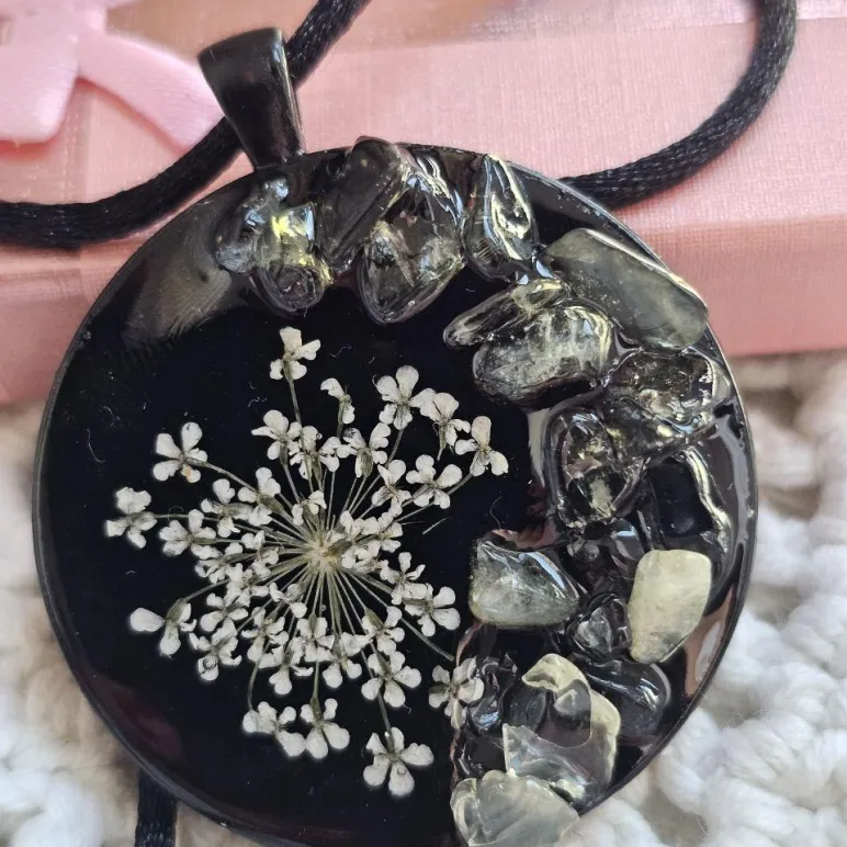 Кулон с лимонным кварцем и фенхелем