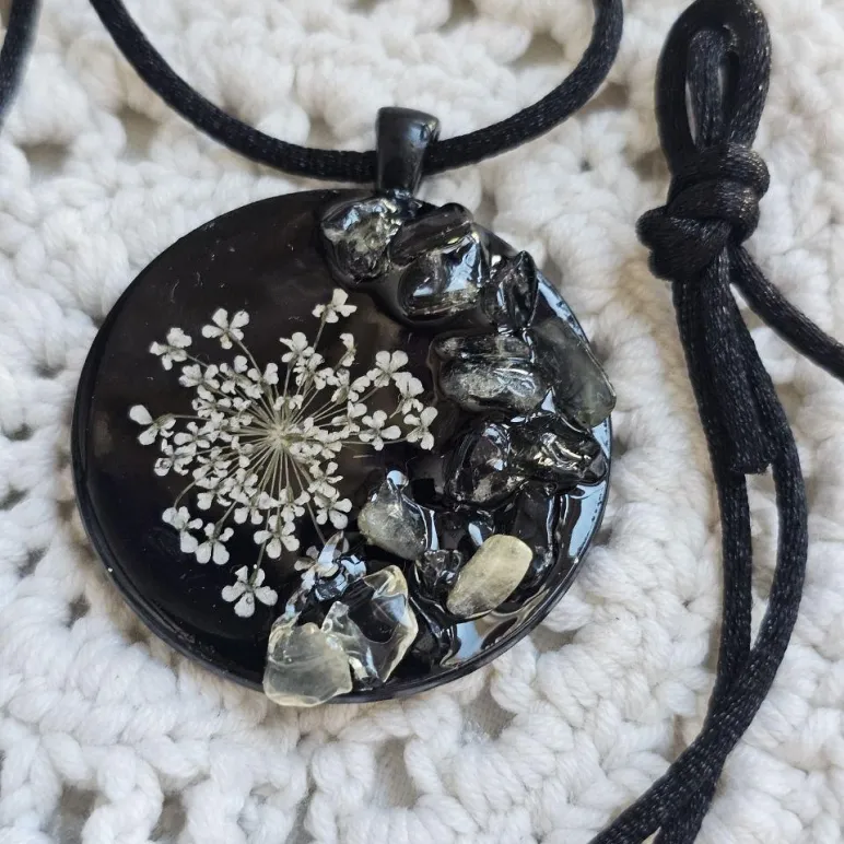 Кулон с лимонным кварцем и фенхелем