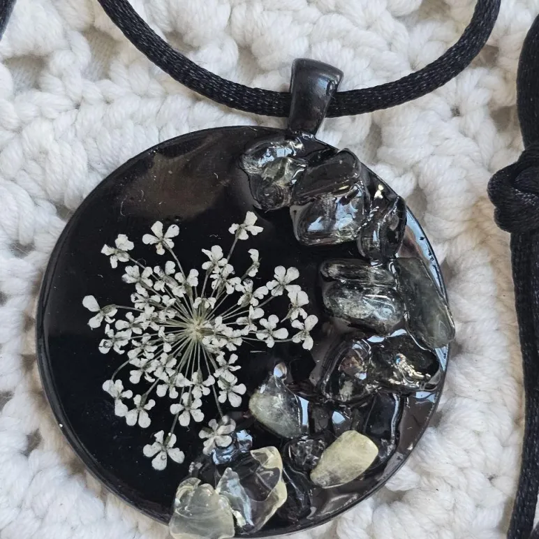 Кулон с лимонным кварцем и фенхелем