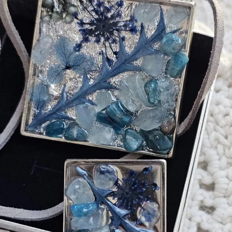 Комплект клон и кольцо с аквамарином и апатитом