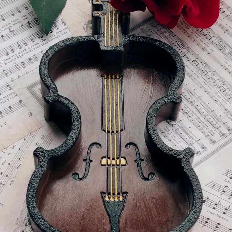 Декоративный поднос скрипка из гипса