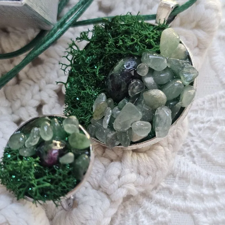 Комплект с цоизитом с рубином и нефритом