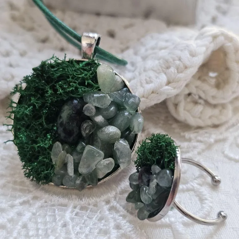 Комплект с цоизитом с рубином и нефритом