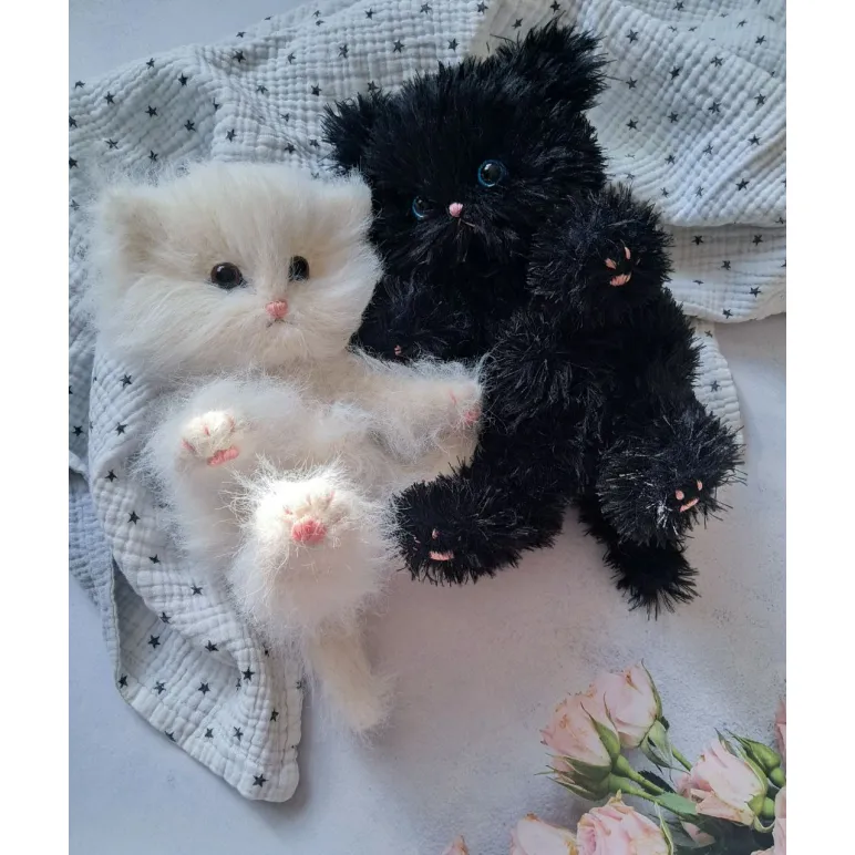 Котёнок вязаный, пушистый, белый Пушок