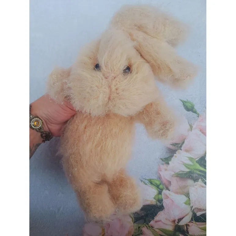 Зайчик плюшевый