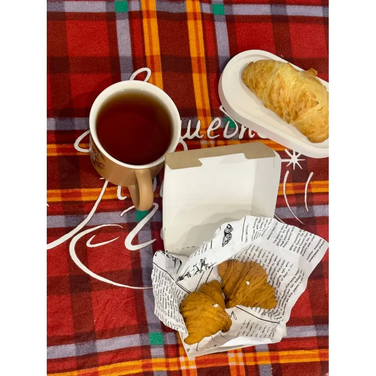 Интерьерная свеча Круассан в подарочной упаковке