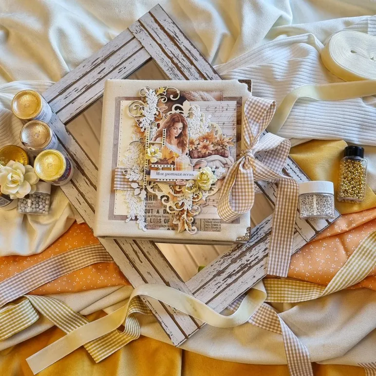 Фотоальбом ручной работы на 30 фотографий в подарочной упаковке с открыткой