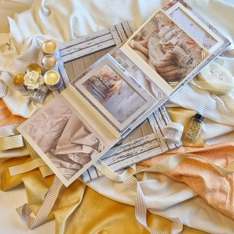 Фотоальбом ручной работы на 30 фотографий в подарочной упаковке с открыткой