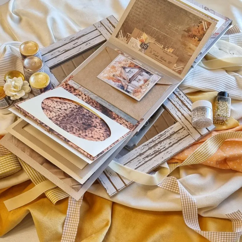 Фотоальбом ручной работы на 30 фотографий в подарочной упаковке с открыткой