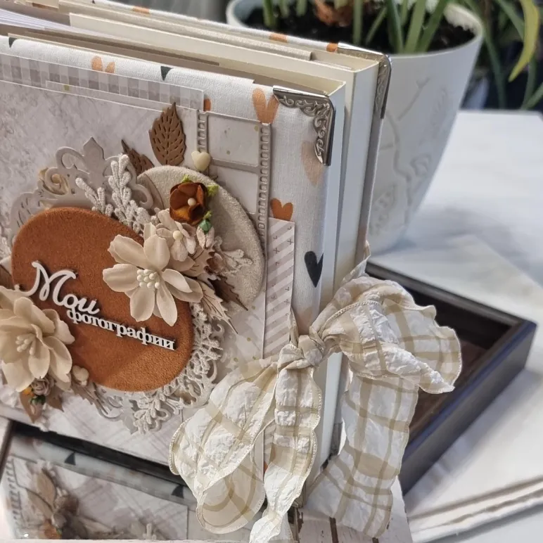 Фотоальбом ручной работы в подарочной упаковке с открыткой