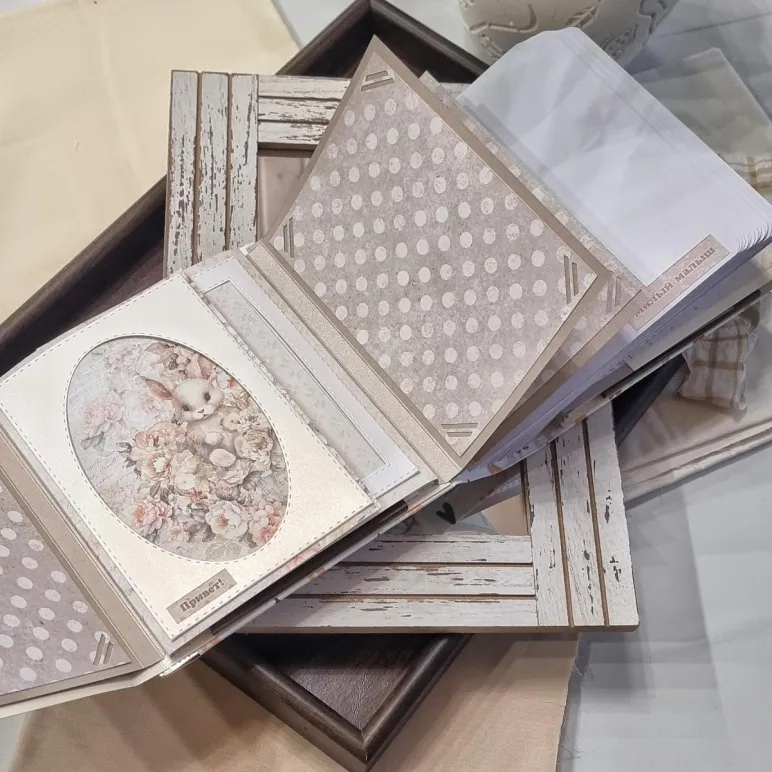 Фотоальбом ручной работы в подарочной упаковке с открыткой