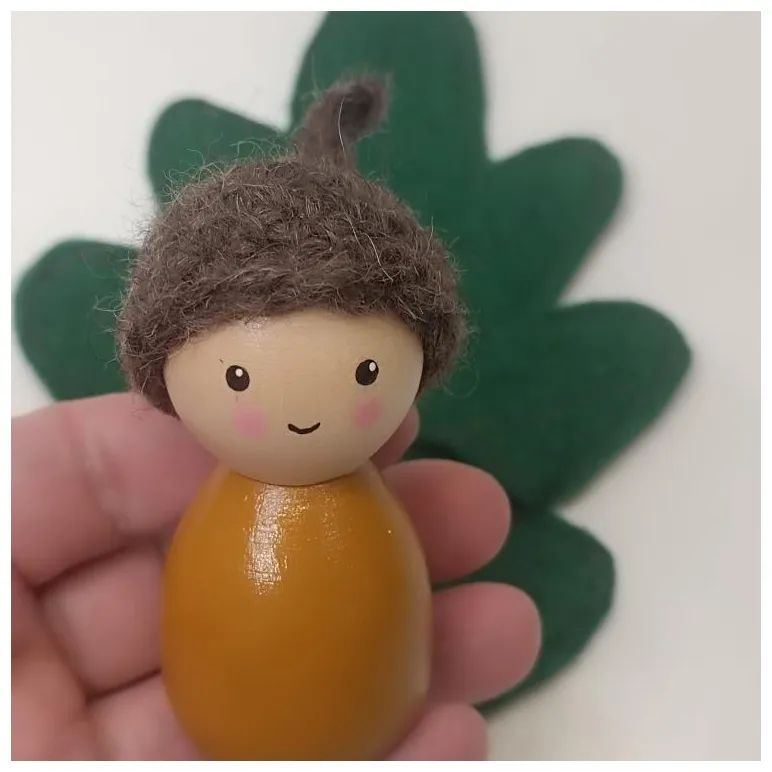 Вальдорфская куколка-гномик деревянная Желудь