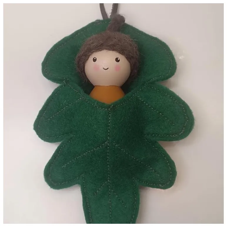 Вальдорфская куколка-гномик деревянная Желудь