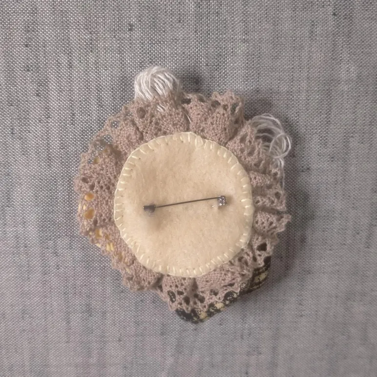 Текстильная брошь в стиле бохо