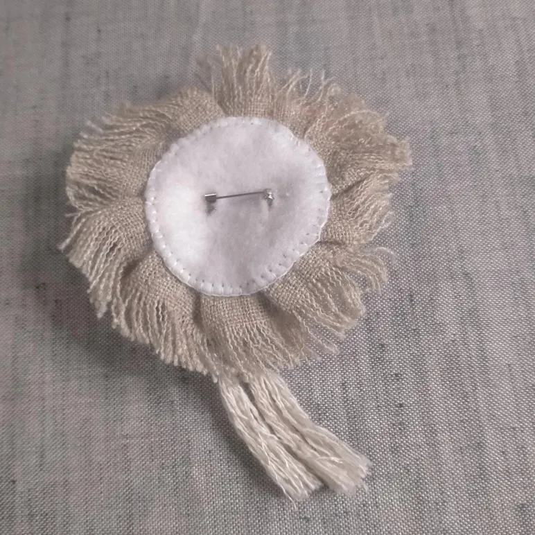 Текстильная брошь в стиле бохо