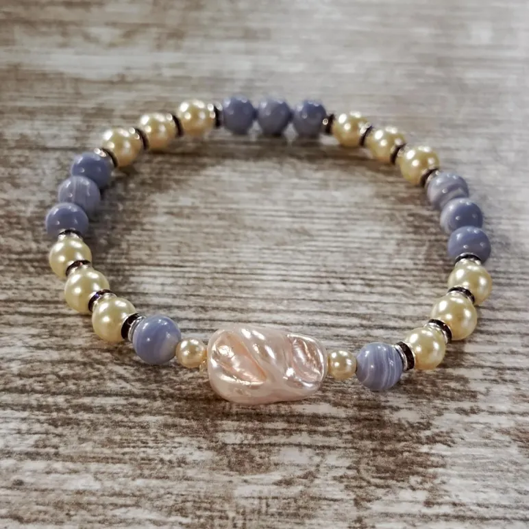Браслет из агата с жемчугом