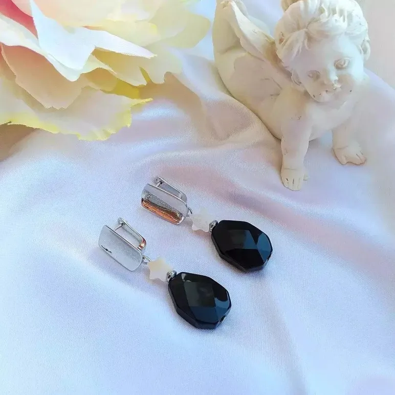 Серьги с агатом и перламутром "Андромеда"