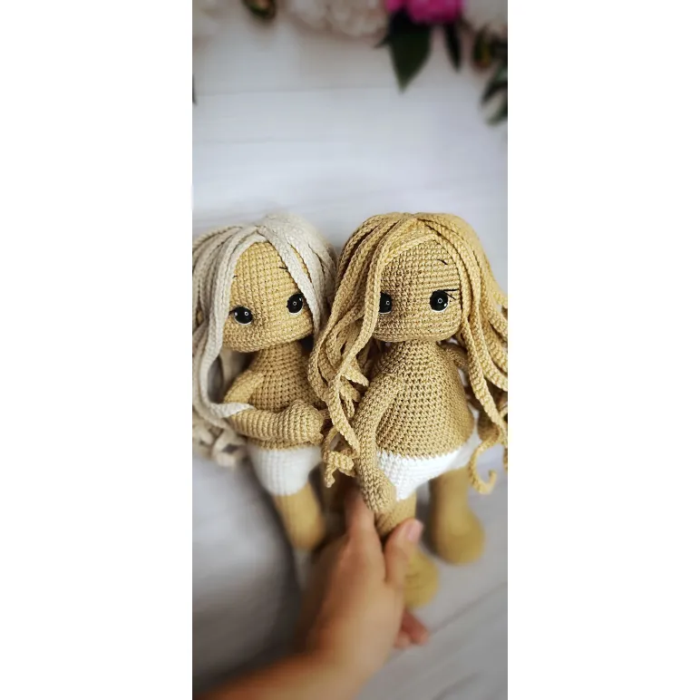 Куколка вязаная с одеждой и аксессуарами