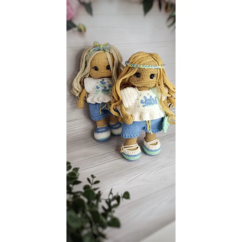 Куколка вязаная с одеждой и аксессуарами