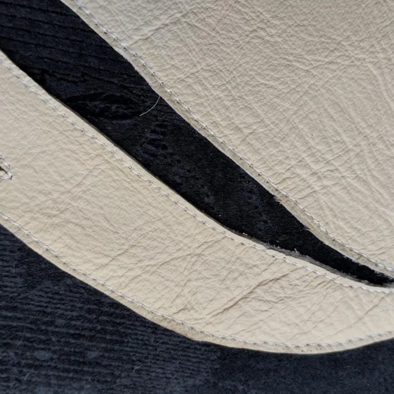 Декоративная подушка из натуральной кожи