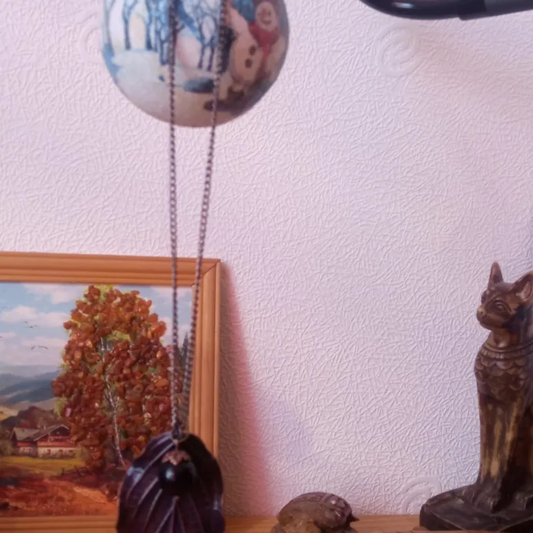 Колье "лист дёрена" с бусиной чёрного агата и хрустальной бусиной