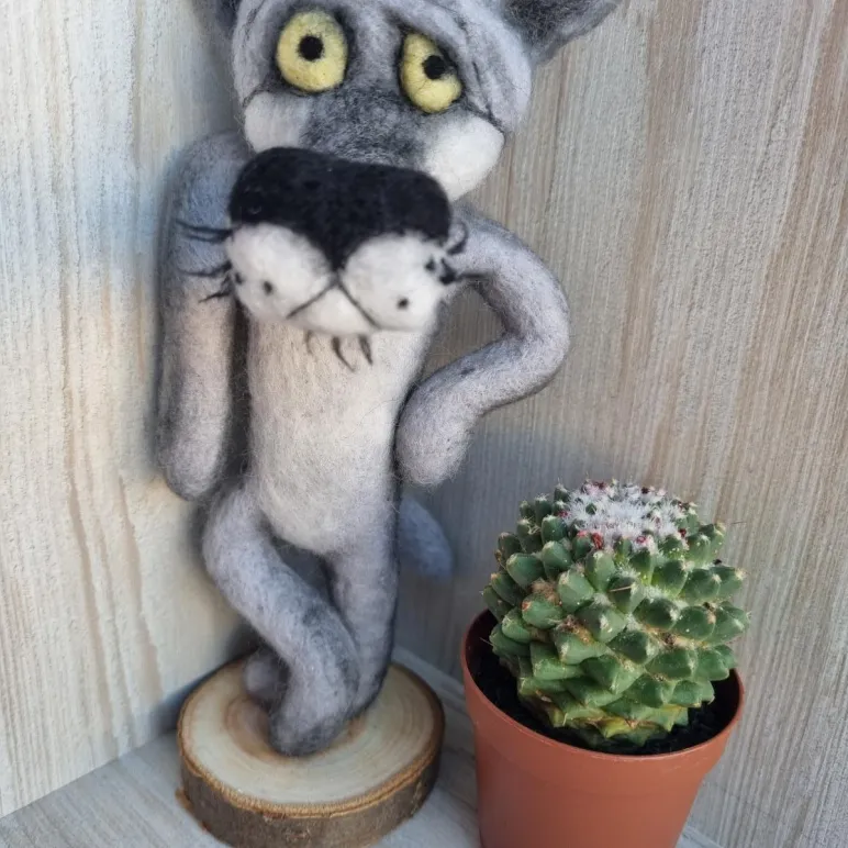 Игрушка Волк из шерсти